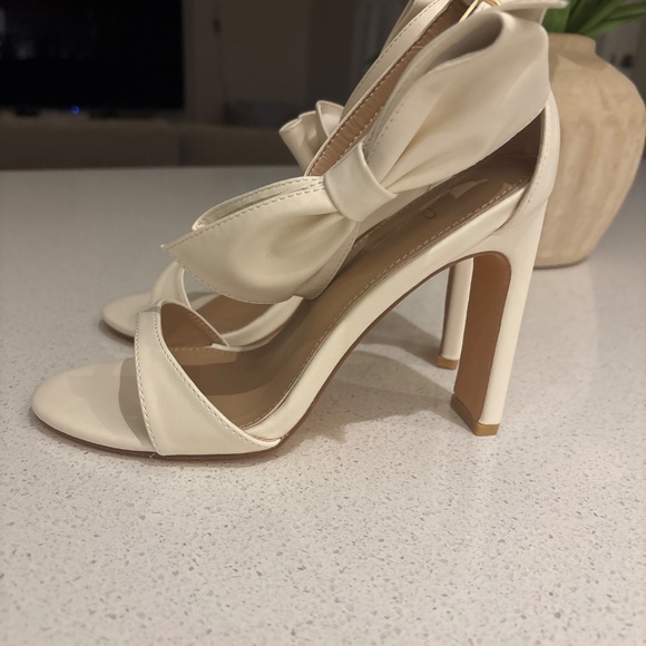 Lulus Yoselin White Bow Ankle Strap High Heel Sandals - Size 7.5 - Picture 3 of 5